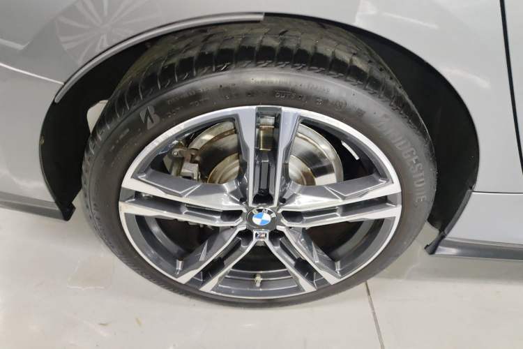 Used BMW 2 Series 2021 225i 4-Door Coupe M Sport Package Right Rear Wheel Hub