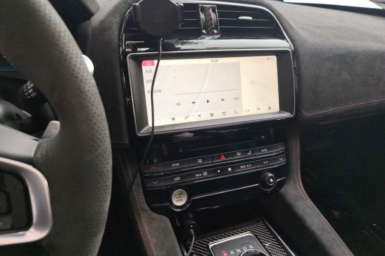 Used Jaguar F-PACE 2018 2.0T All-Wheel Drive R-Sport Sport Edition Audio And AC Panel