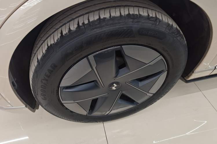 Used ONVO Luxeed L90 2025 Model—Max Six-Seater Version