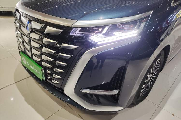 Used Denza D9 2022 DM-i 1040 Prestige Model