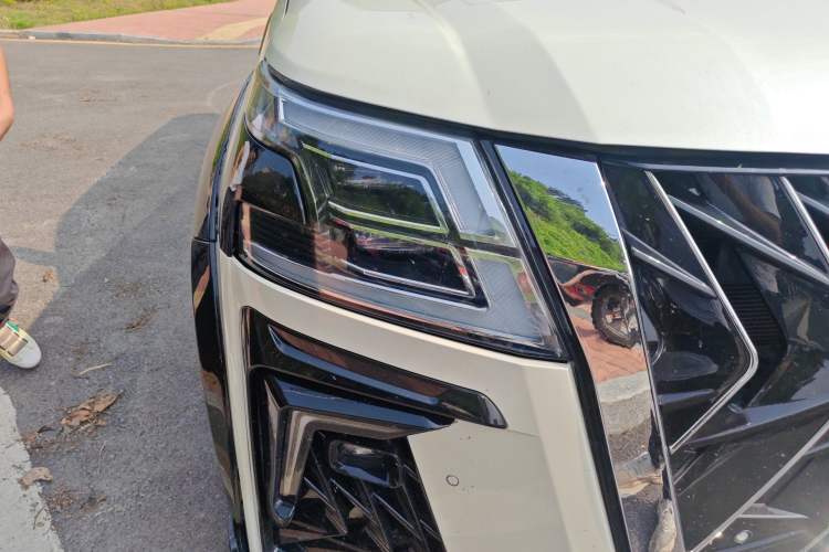 Used Nissan Patrol 2018 4.0L LinkedIn Edition Right Front Headlight