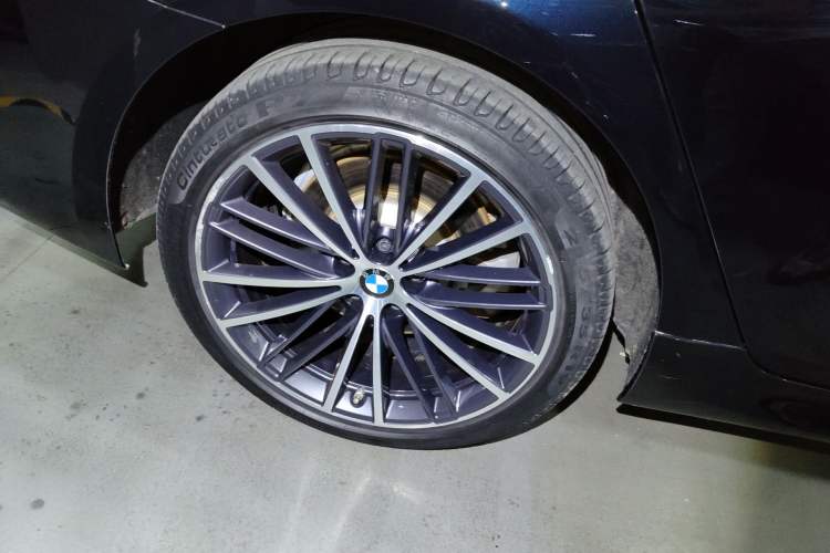 Used BMW 5 Series 2021 Facelifted 530Li Leading Edition M Sport Package Right Rear Wheel Hub