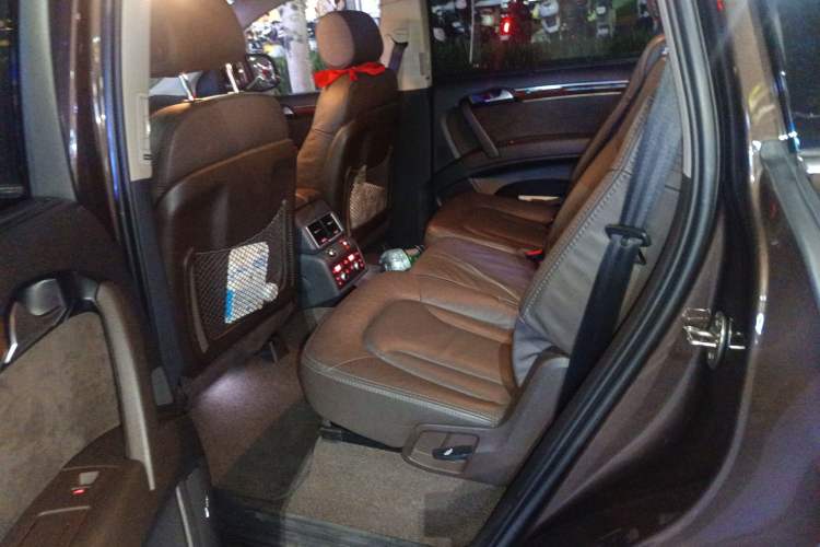 Used Audi Q7 2014 35 TFSI Sport Edition Left Rear Seat