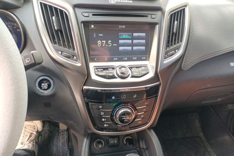 Used CHANGAN CS75 2014 1.8T Automatic Elite Version China V Standard Audio And AC Panel