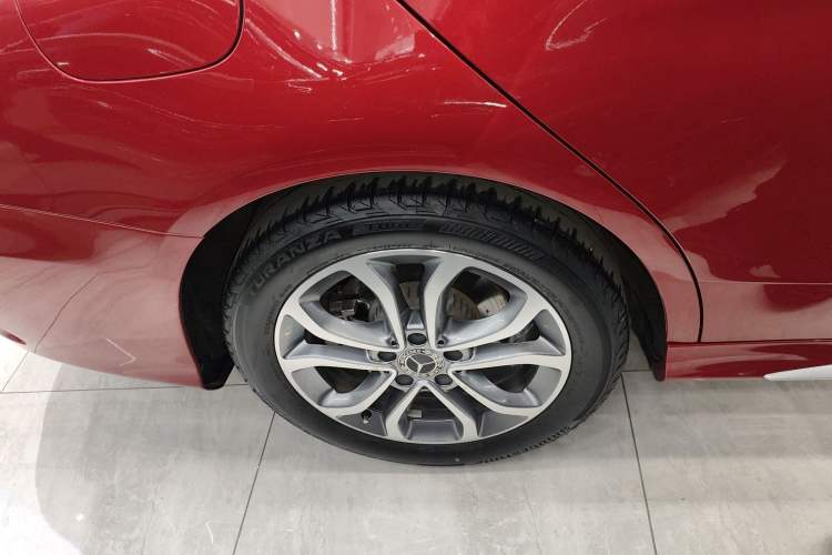 Used Mercedes-Benz C-Class 2018 C 180 L Fashion Edition Sport Version Right Rear Wheel Hub