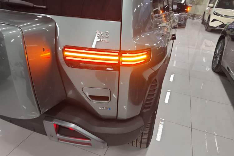 Used Formula Leopard Titanium 3 2025 501 km All-Wheel Drive Intelligent Driving Max Edition