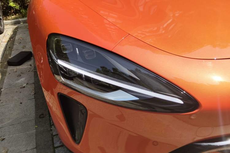 Used Xiaomi Auto SU7 2024 Rear-Drive Ultra-Long Range Advanced Pro-Level Intelligent Driving Version Right Front Headlight