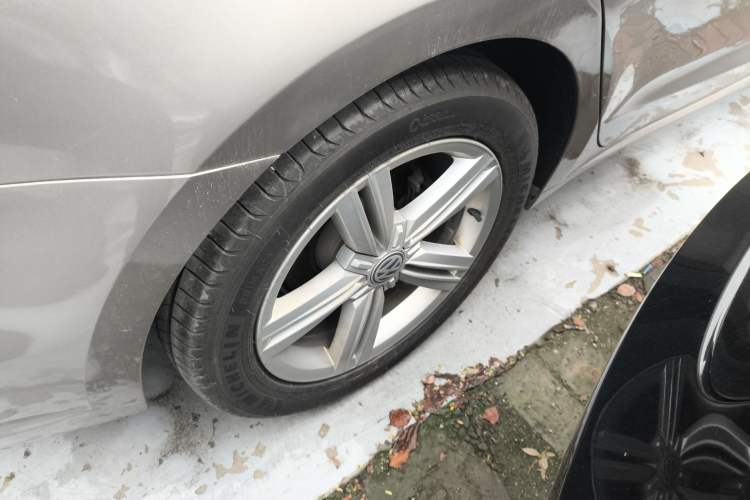 Used Volkswagen Lamando 2018 280TSI DSG Comfort Edition Right Rear Wheel Hub