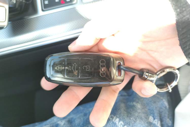 Used Audi A7L 2024 45TFSI quattro S-line Visionary Edition Flow Crystal Package Vehicle Key