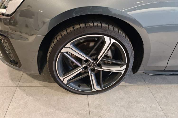 Used Audi A4L 2024 40 TFSI Luxury Dynamic Edition Left Front Wheel Hub