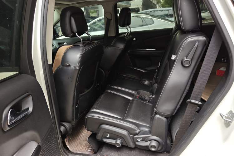 Used Dodge Journey 2013 2.4L Two-Wheel Drive Luxury Version