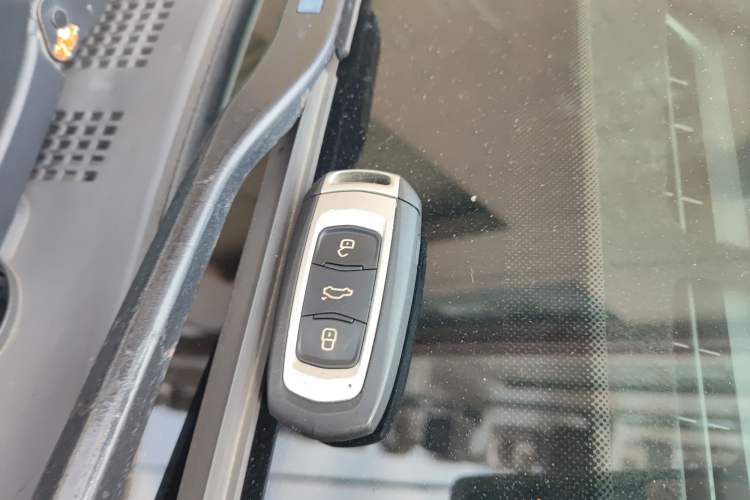 Used Geely Auto Emgrand GL 2017 1.8L Manual Elite Model
