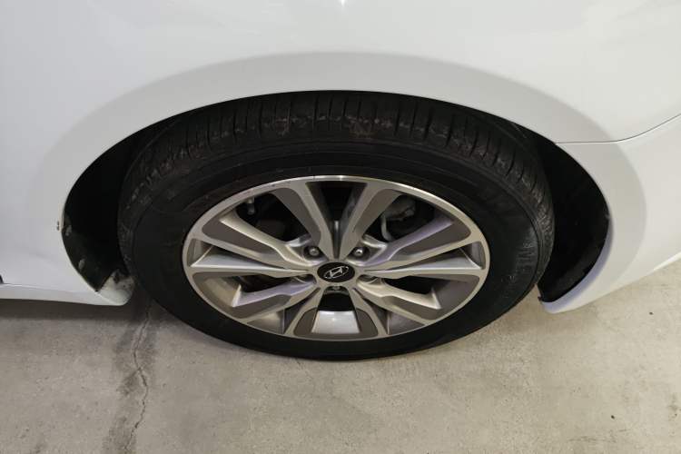 Used Hyundai Sonata 2014 2.4L Automatic Leading Edition China IV Standard Right Front Wheel Hub