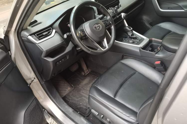 Used Toyota RAV4 2020 Dual-Engine 2.5L E-CVT 4x4 Elite PLUS Edition
