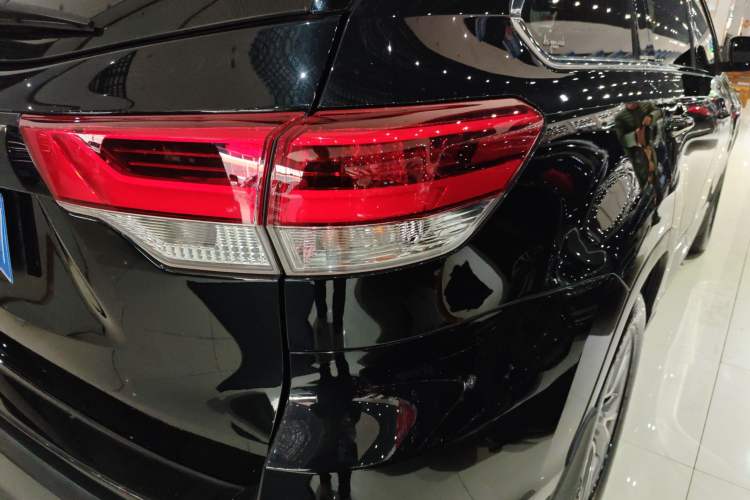 Used Toyota Highlander 2018 2.0T Two-Wheel Drive Elite Edition 5 Seats Emission Standard China V
