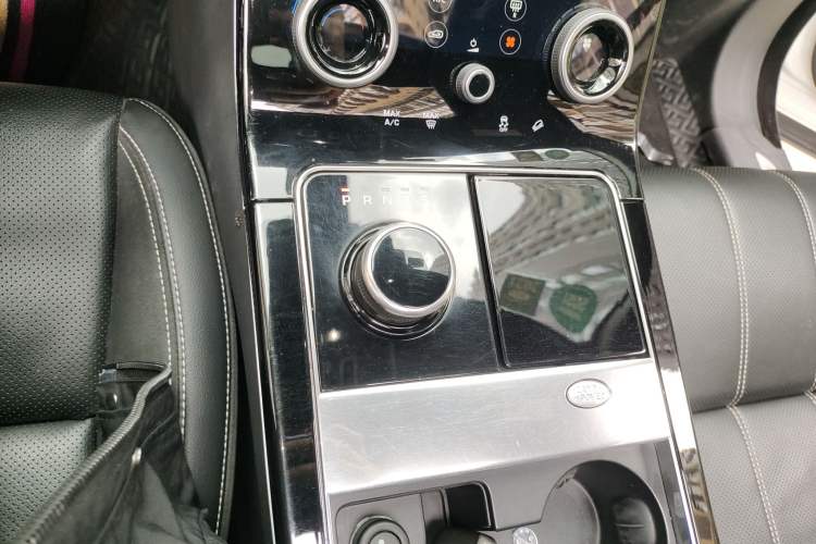 Used Land Rover Range Velar 2019 250 PS Gear Lever