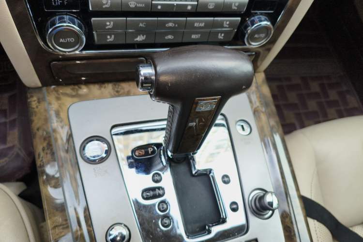 Used Volkswagen Phaeton 2011 3.6L V6 5-Seater Extended Comfort Version
