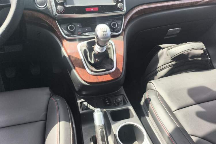 Used Haval H6 2015 Revised Version Sport Edition 1.5T Manual Transmission Two-Wheel Drive Elite Grade