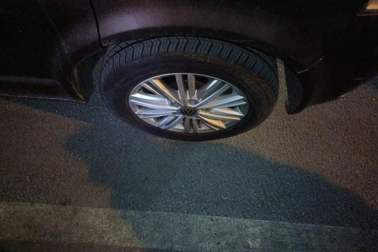 Used Volkswagen Caravelle 2014 2.0 TSI Four-Wheel Drive Comfort Edition Right Front Wheel Hub