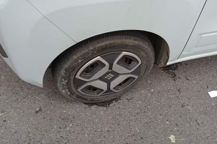 Used Dongfeng Fengon MINIEV 2022 Simple Style Comfort Version Left Front Wheel Hub