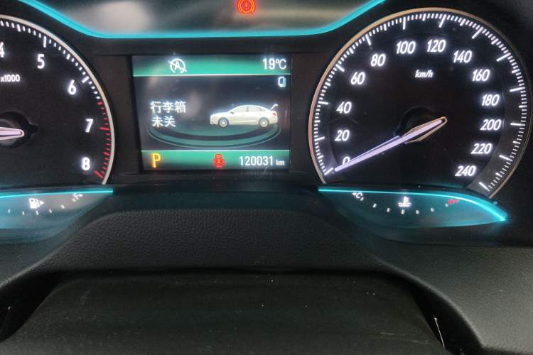 Used Buick GT 2017 15N Automatic Deluxe Edition Odometer Close Up