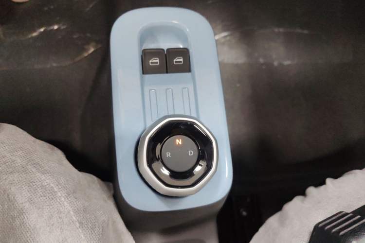 Used Geely Galaxy Panda 2024 Panda Mini 200km Endurance Bear Gear Lever