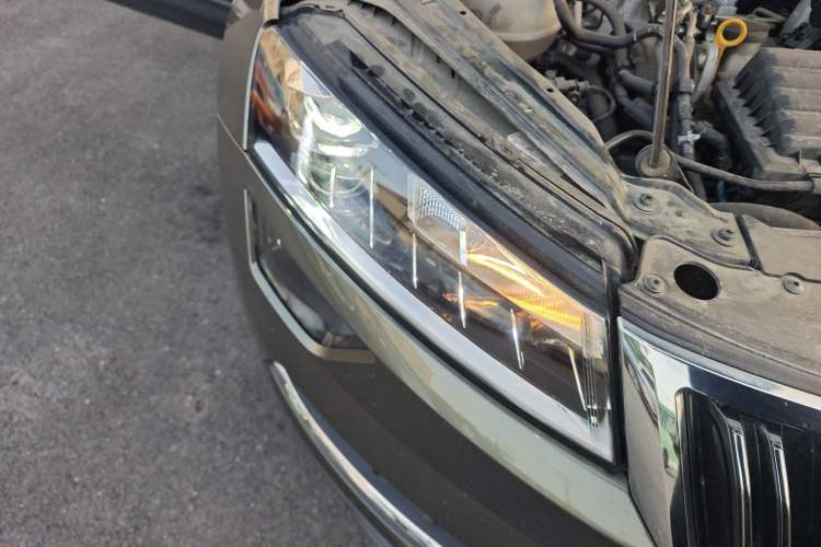 Used Skoda Karoq 2019 TSI280 SmartDrive Luxury Edition China VI standard Right Front Headlight