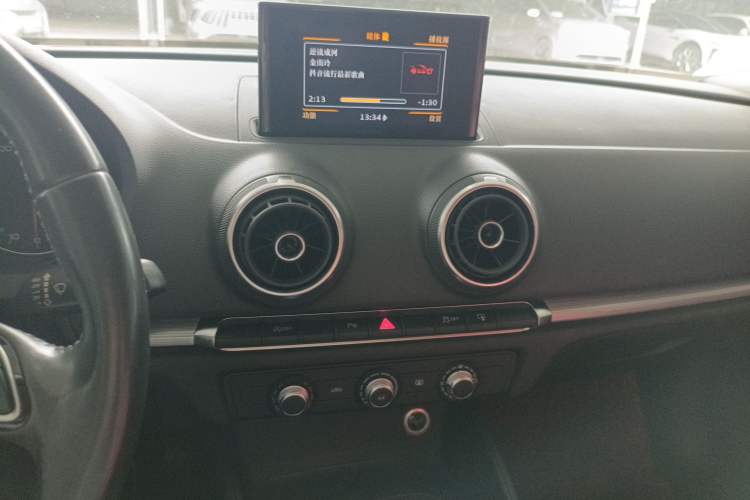 Used Audi A3 2016 Limousine 35 TFSI Prestige Edition Audio And AC Panel