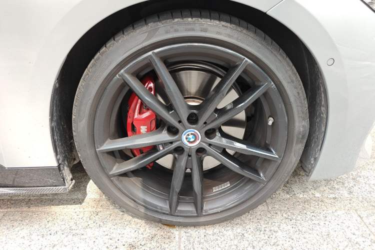 Used BMW 2 Series 2023 M240i Right Front Wheel Hub