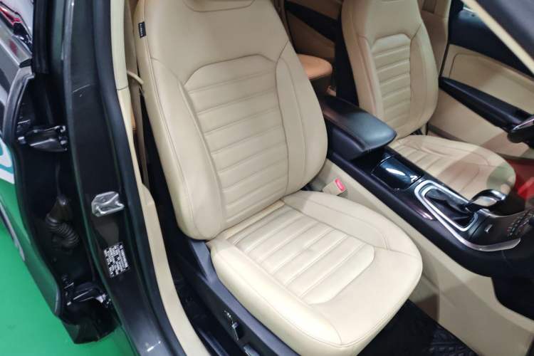 Used Ford Edge 2015 2.0T GTDi Two-Wheel-Drive High-Line Version