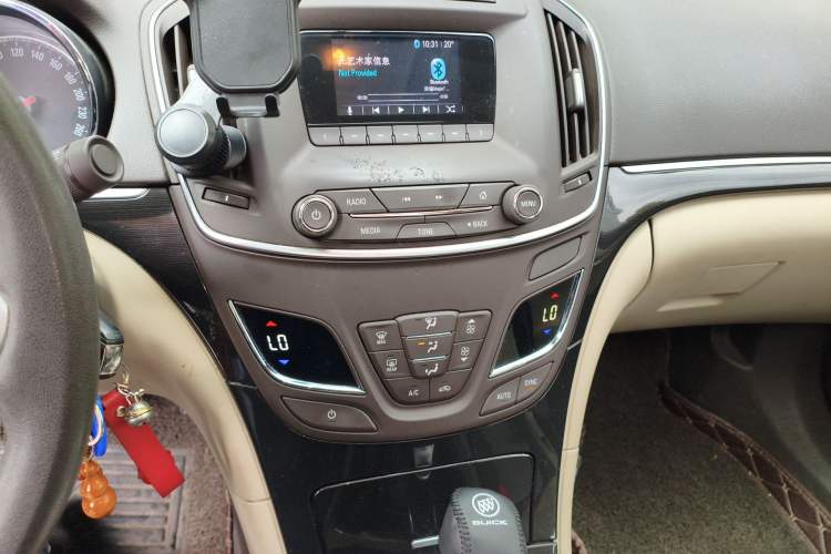 Used Buick Regal 2015 2.0L Leading Fashion Edition Audio And AC Panel