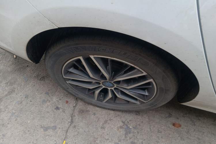 Used BYD Qin Pro New Energy 2018 DM 1.5TI Automatic Smart Connect Enjoyment Model Right Rear Wheel Hub