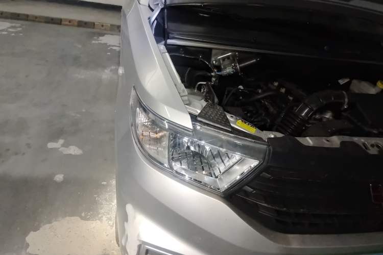 Used Wuling Hongguang V 2022 1.5L Jingqu Edition Electric-Assist LAR Right Front Headlight