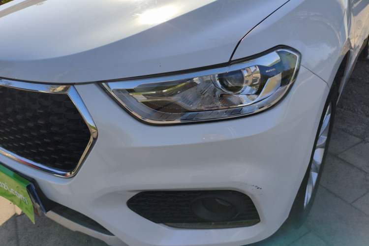 Used Haval H2 2017 Blue Label 1.5T Manual Two-Wheel Drive Elite Model Left Front Headlight