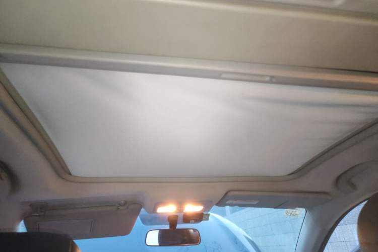 Used Renault Koleos 2013 2.5L Two-Wheel-Drive Urban Edition Headliner