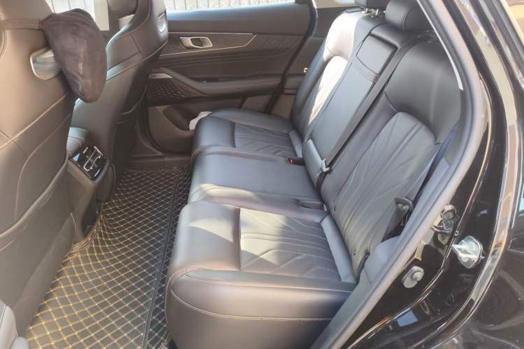 Used Changan UNI-K 2023 2.0T Two-Wheel Drive YueShang Trim
