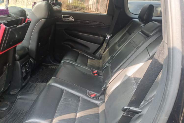 Used Jeep Grand Cherokee 2011 Revised Version 3.6L Comfort Edition
