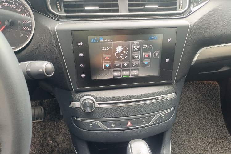 Used Peugeot 408 2014 1.6T Automatic Prestige Edition Audio And AC Panel
