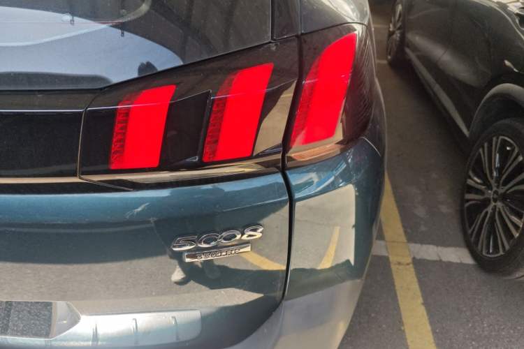 Used Peugeot 5008 2017 350THP 7-Seater Elite Edition
