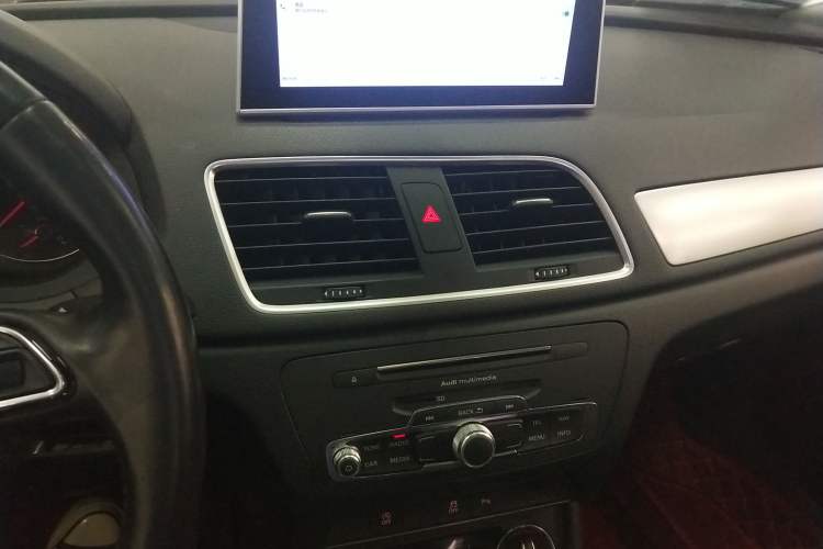 Used Audi Q3 2018 30th Anniversary Edition 35 TFSI Fashion Model Audio And AC Panel