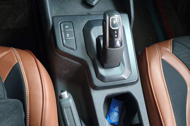 Used JMC Yuhu 7 2023 2.0T Automatic Diesel 4x4 Comfort Plus Long Wheelbase Gear Lever