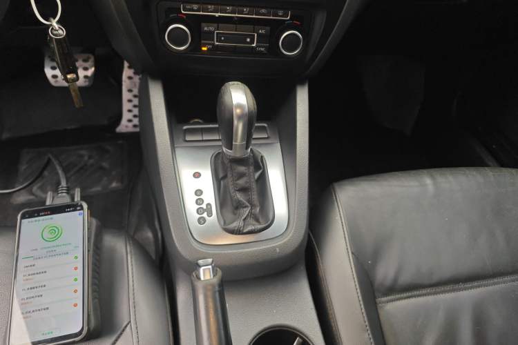 Used Volkswagen Sagitar 2014 Revised Version 1.4TSI Automatic Luxury Edition
