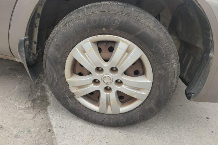Used FORTHING Lingzhi 2012 Commercial Version 1.6L Special Offer Model Right Front Wheel Hub