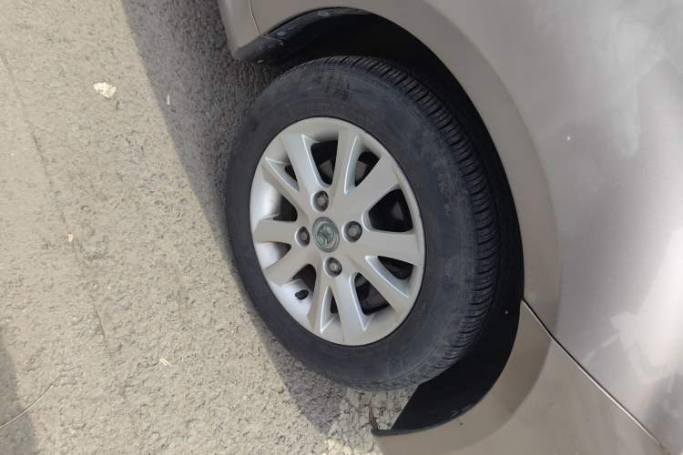 Used BAIC E Series 2013 Sedan 1.5L Automatic Leshang Edition Right Front Wheel Hub