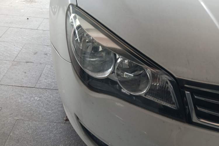 Used Roewe 350 2015 1.5L Automatic Luxury Sunroof Edition Right Front Headlight