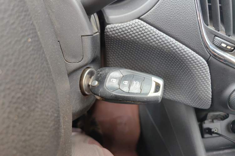 Used Chevrolet Cruze 2017 1.5L Automatic Pioneer Sunroof Edition Vehicle Key