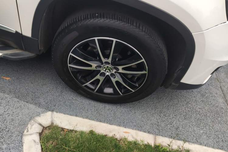 Used Volkswagen Tiguan 2015 1.8TSI Automatic All-Wheel-Drive Luxury Model Right Front Wheel Hub