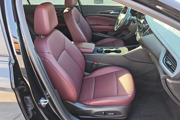 Used Buick Regal 2025 Model 28T Long-Range Enjoyment Edition Right Front Seat