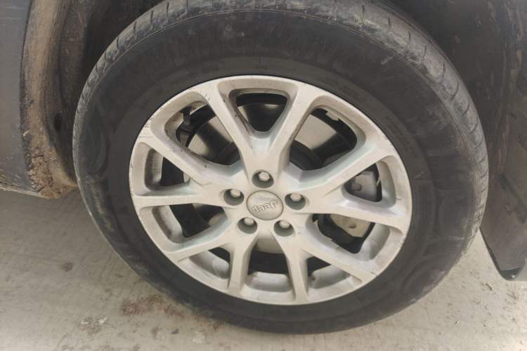 Used Jeep Cherokee 2016 2.0L Leading Edition Right Front Wheel Hub
