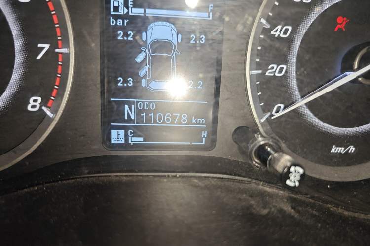 Used Baojun 560 2016 1.8L iAMT Luxury Model Odometer Close Up